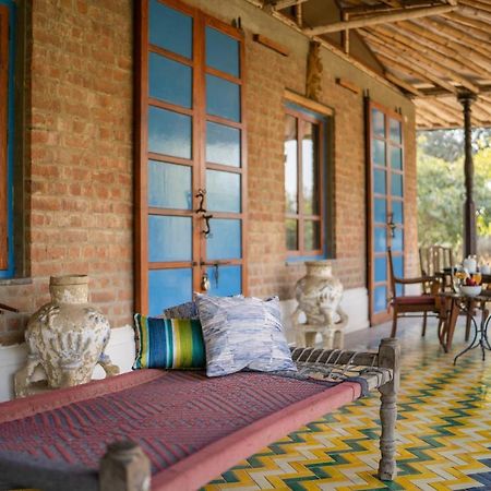 גורגאון Lohonostays Bamboo House Sadhrana Bagh מראה חיצוני תמונה