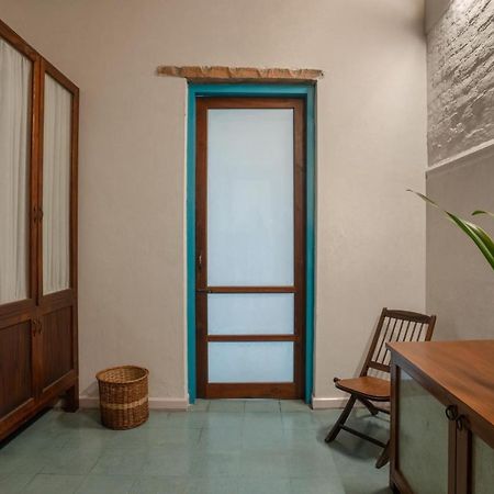 גורגאון Lohonostays Bamboo House Sadhrana Bagh מראה חיצוני תמונה
