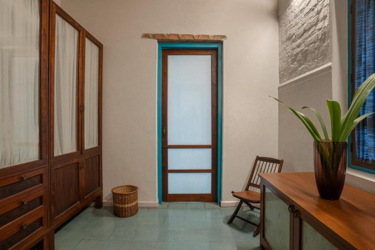 גורגאון Lohonostays Bamboo House Sadhrana Bagh מראה חיצוני תמונה