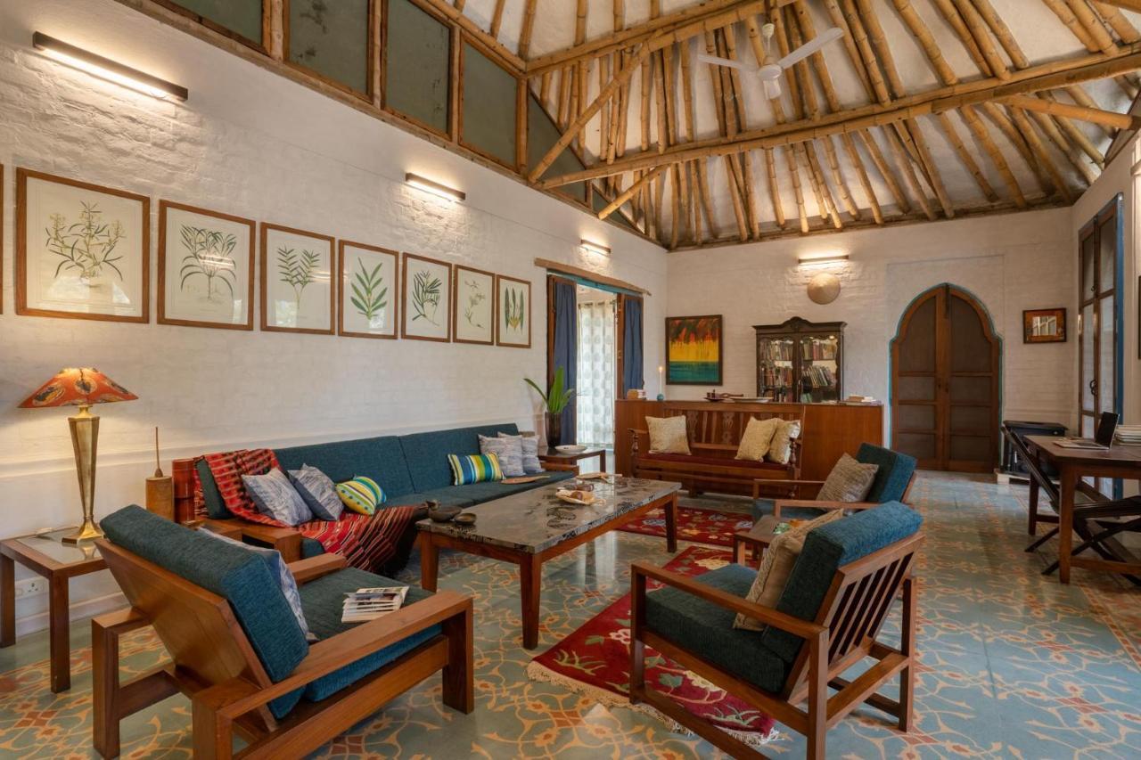 גורגאון Lohonostays Bamboo House Sadhrana Bagh מראה חיצוני תמונה