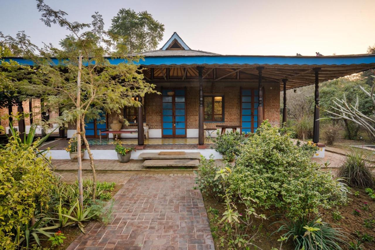 גורגאון Lohonostays Bamboo House Sadhrana Bagh מראה חיצוני תמונה