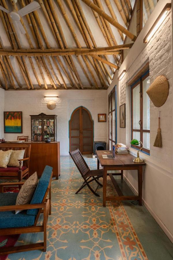 גורגאון Lohonostays Bamboo House Sadhrana Bagh מראה חיצוני תמונה